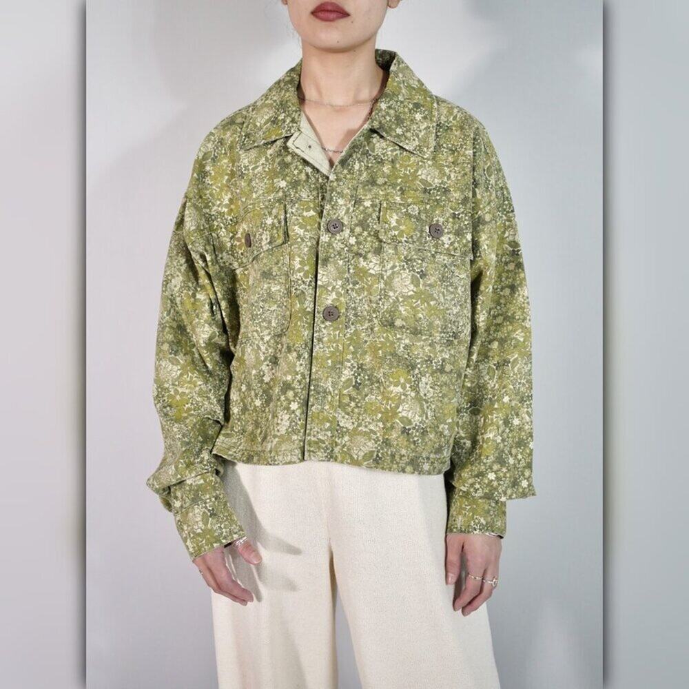 A525 • Floral Print Cropped Utility Jacket